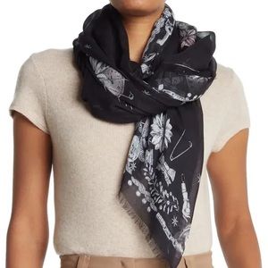 NWT ALEXANDER MCQUEEN SCARF